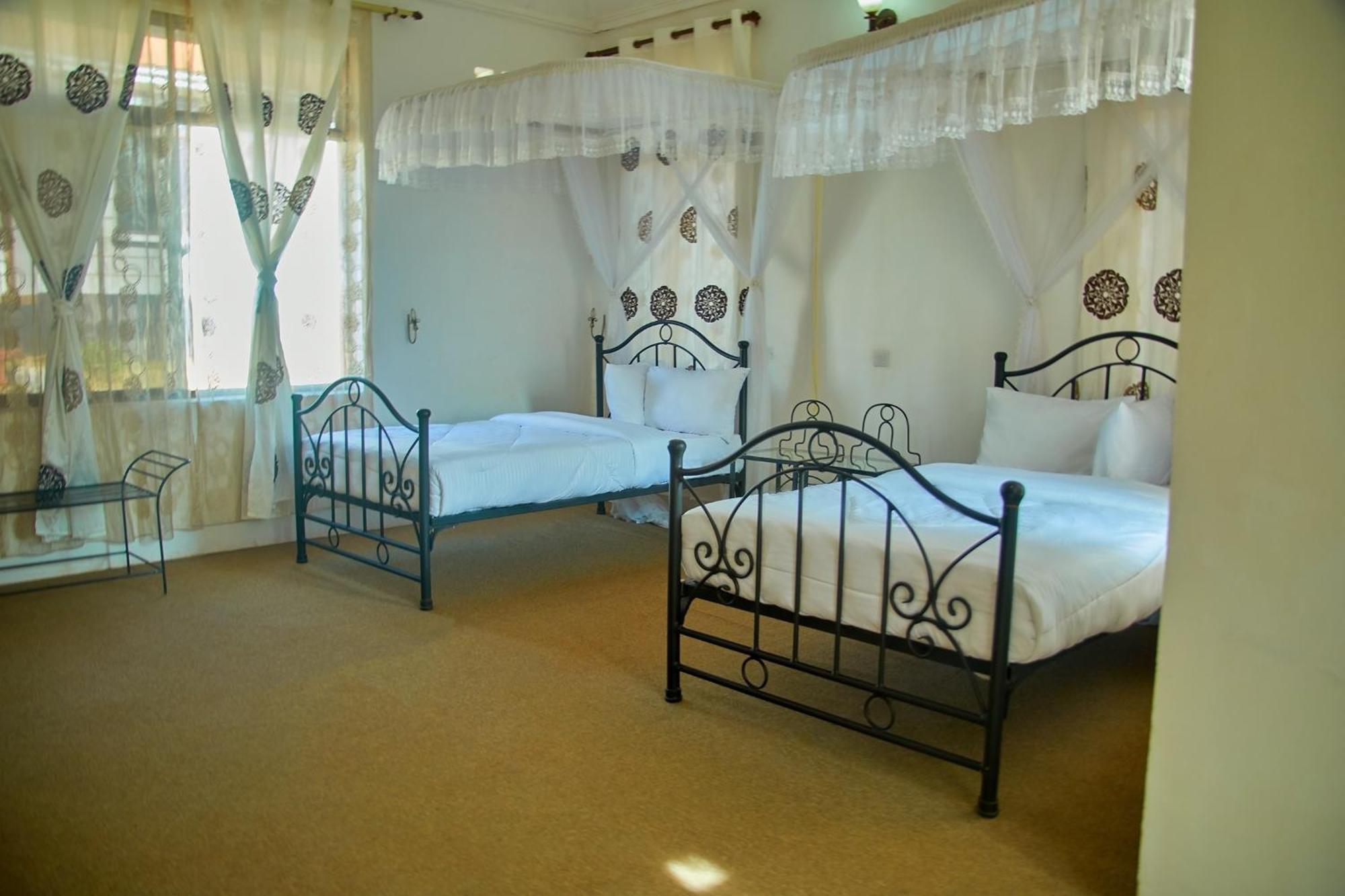 Ngorongoro Corridor Lodge カラトゥ エクステリア 写真