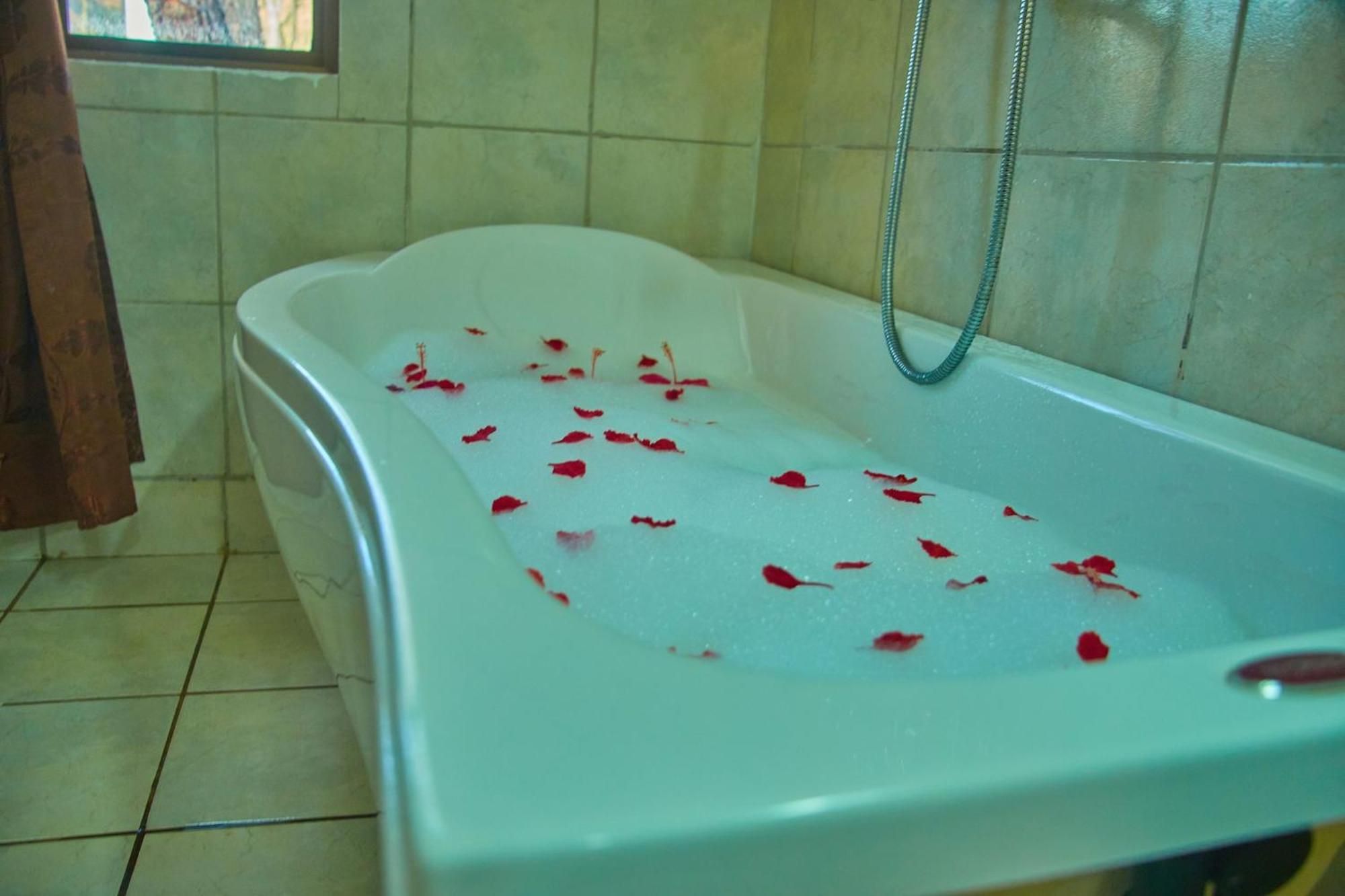 Ngorongoro Corridor Lodge カラトゥ エクステリア 写真