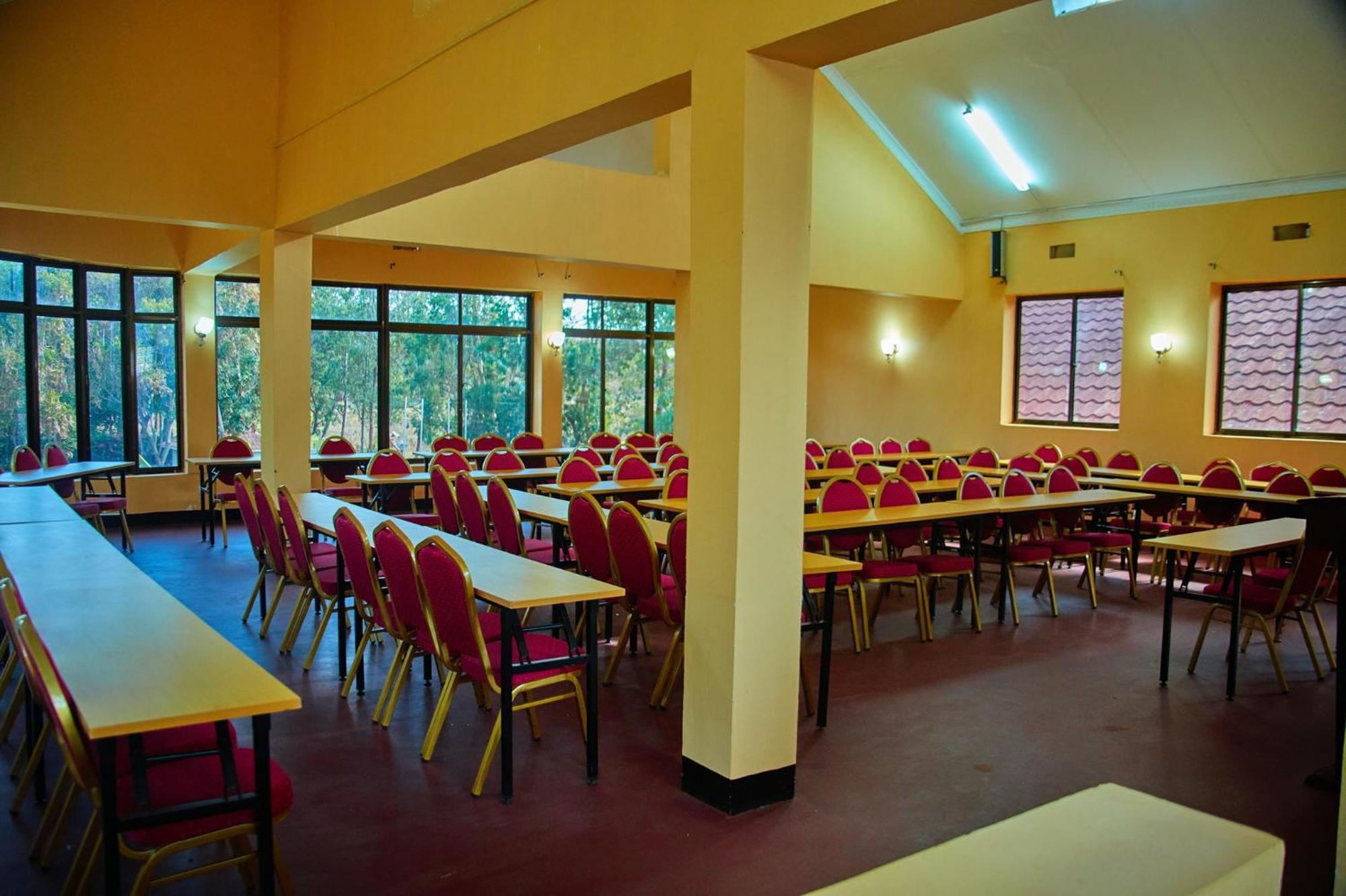 Ngorongoro Corridor Lodge カラトゥ エクステリア 写真