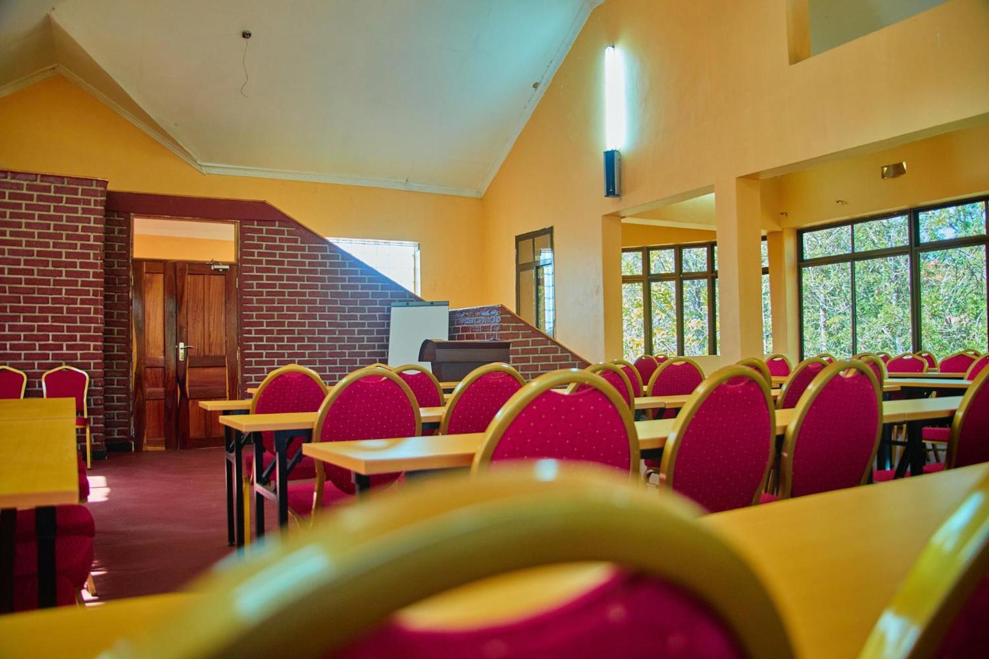 Ngorongoro Corridor Lodge カラトゥ エクステリア 写真